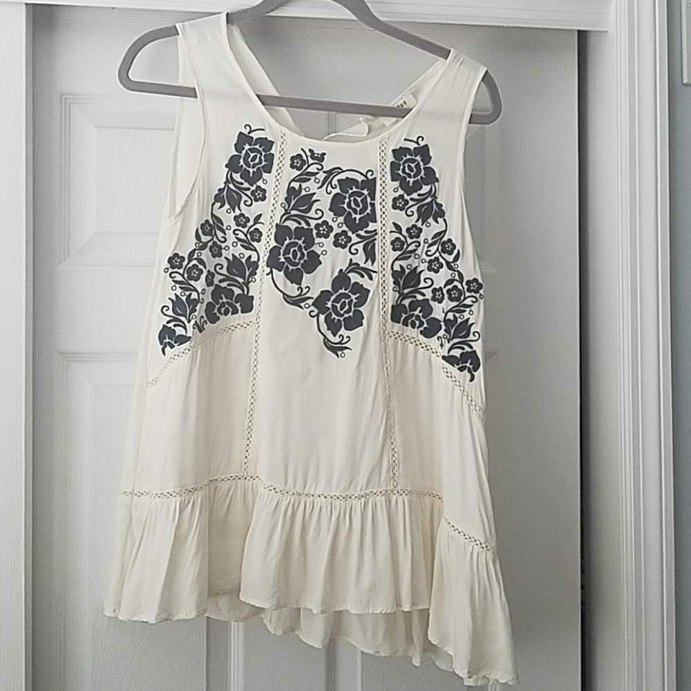 Umgee white tank with blue flower detail